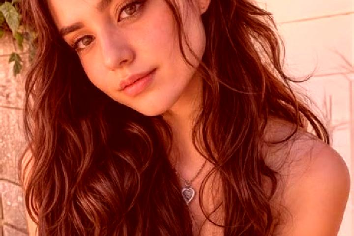 Ava, 25, a auburn brown-eyed middle eastern companion based in Daours. Offering Striptease, Travel Companion, Prostate Massage, OWO, Dinner Date. Available f...