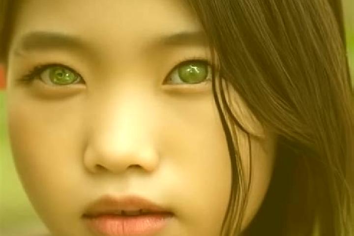 Ava, 25, a auburn green-eyed asian companion based in Burri Al Mahas. Offering Tantra, Travel Companion, Girlfriend Experience. Available for incall and outc...