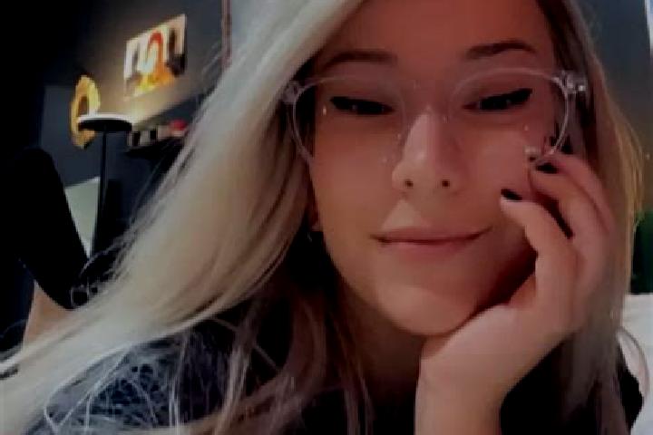 Ava, 25, a blonde amber-eyed asian companion based in Loriol-sur-Drome. Offering 69, OWO, BDSM. Available for incall and outcall, day and evening dates.