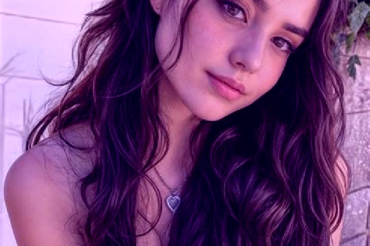 Ava, 25, a brunette hazel-eyed european companion based in Pilar. Offering OWO, Overnight, Dinner Date. Available for incall and outcall, day and evening dates.