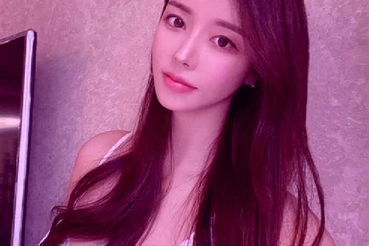Ava, 25 — Escort in Guluoshan, China