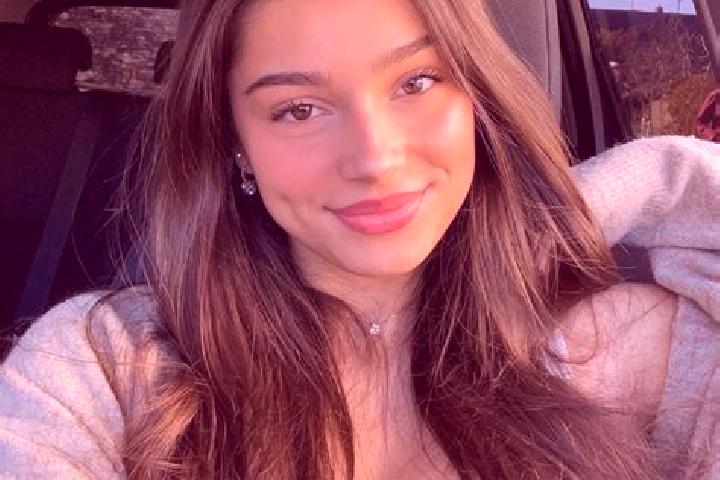 Ava, 26, a brunette blue-eyed indian companion based in Dubicko. Offering Overnight, Roleplay, Dinner Date, A-Level, CIM. Available for incall and outcall, o...