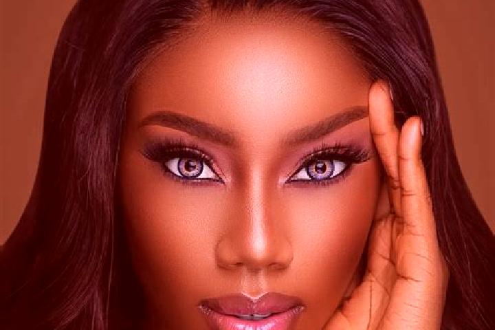 Ava, 26, a chestnut blue-eyed ebony companion based in Queenstown. Offering Fetish, Roleplay, Dinner Date. Available for incall and outcall, overnight bookin...