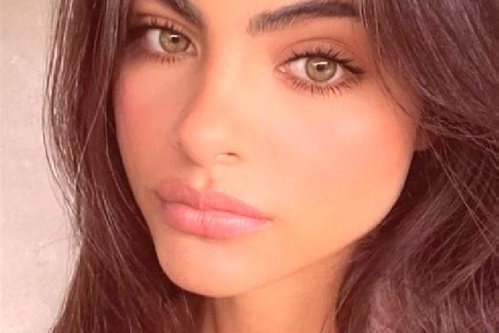Ava, 26, a chestnut green-eyed indian companion based in Martorell. Offering Erotic Massage, Prostate Massage, Travel Companion, Tantra. Available for incall...