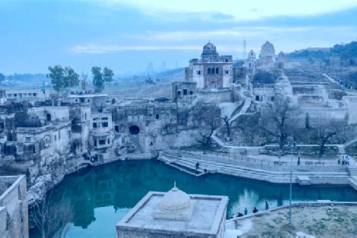 Ava, 26 — Escort in Bhagwal, Pakistan