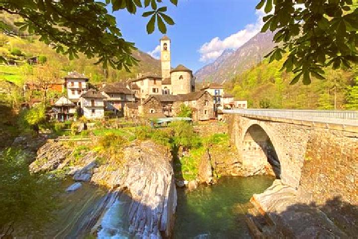 Ava, 26 — Escort in Lavertezzo, Switzerland