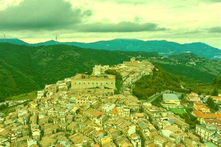 Ava, 26 — Escort in Montalbano Elicona, Italy