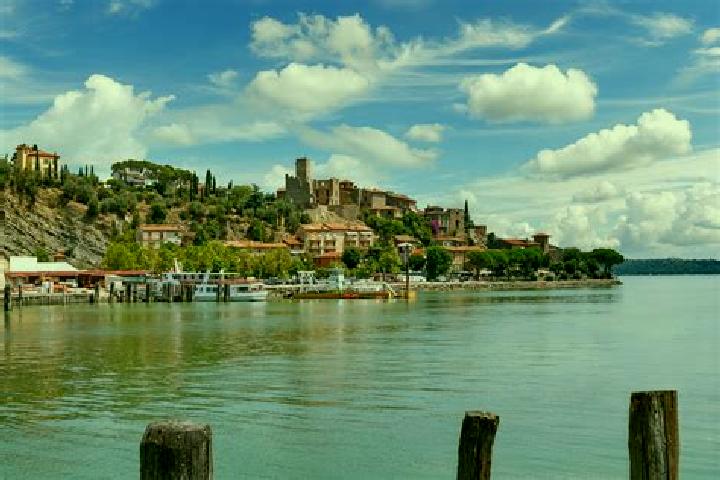 Ava, 26 — Escort in Tuoro sul Trasimeno, Italy