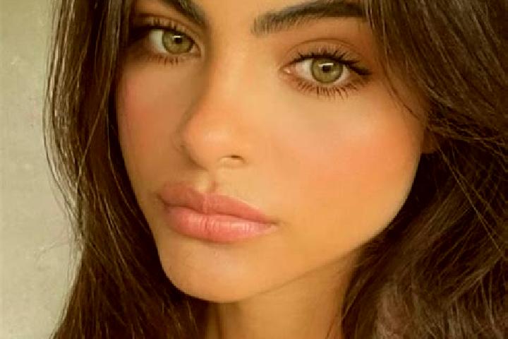 Ava, 27, a auburn grey-eyed indian companion based in Atapaneo. Offering Roleplay, A-Level, Couples, Deep French Kissing. Available for incall and outcall, d...