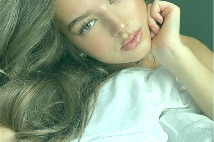 Ava, 27, a brunette hazel-eyed european companion based in Kirchberg. Offering Domination, Overnight, Travel Companion, Deep French Kissing. Available for in...