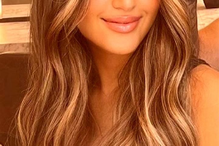 Ava, 27, a dark blonde dark-eyed mediterranean companion based in Coka. Offering Couples, A-Level, OWO. Available for incall and outcall, day and evening dates.