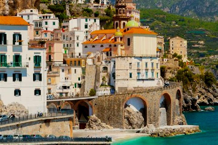 Ava, 27 — Escort in Taceno, Italy
