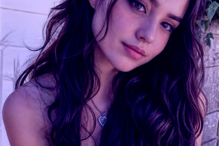 Ava, 28, a brunette hazel-eyed middle eastern companion based in Kadhan. Offering Roleplay, Couples, Duos, Dinner Date, Massage. Available for incall and out...