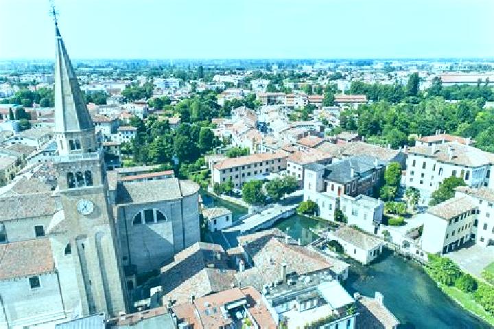 Ava, 28, a red green-eyed mixed companion based in Fossalta di Portogruaro. Offering Fetish, Couples, Travel Companion, Deep French Kissing. Available for in...