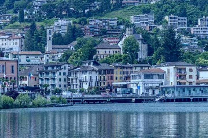 Ava, 28 — Escort in Lavena Ponte Tresa, Italy