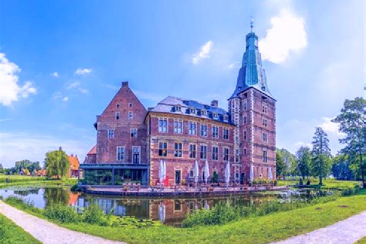 Ava, 28 — Escort in Nachrodt-Wiblingwerde, Germany