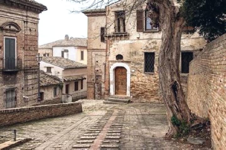 Ava, 28 — Escort in San Martino sulla Marrucina, Italy