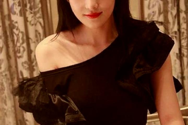 Ava, 29, a black brown-eyed asian companion based in Amurrio. Offering BDSM, A-Level, Party Girl. Available for incall and outcall, day and evening dates.