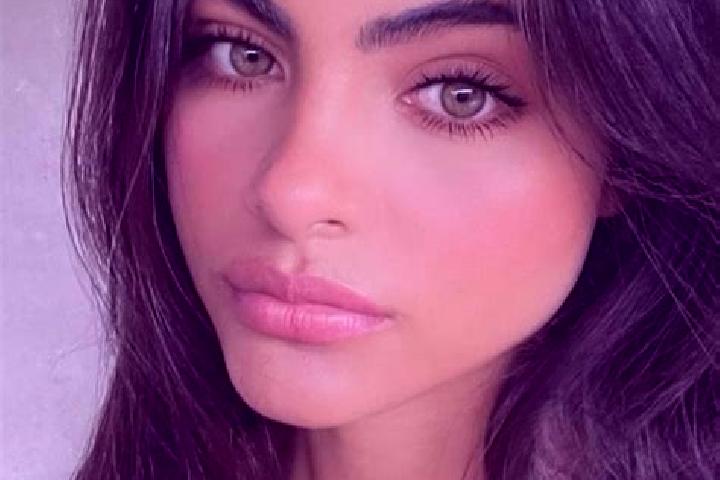Ava, 29, a brunette green-eyed middle eastern companion based in Patur. Offering GFE, BDSM, Dinner Date, A-Level, Domination. Available for incall and outcal...