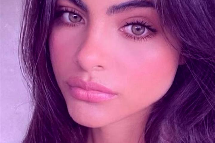 Ava, 30, a brunette dark-eyed middle eastern companion based in Zatyshne. Offering Girlfriend Experience, Roleplay, Fetish, Travel Companion, CIM. Available ...