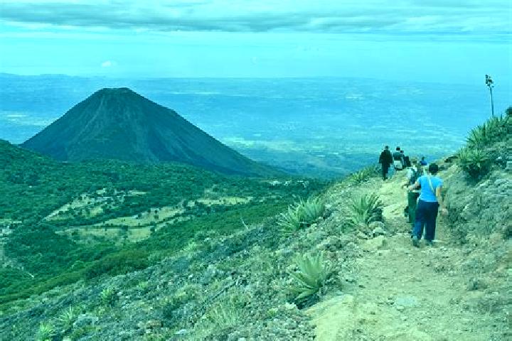 Ava, 30 — Escort in Izalco, El Salvador