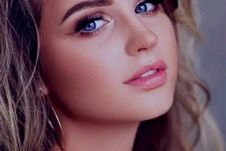 Ava, 31, a dark blonde blue-eyed caucasian companion based in Angel Diaz. Offering 69, BDSM, CIM, GFE. Available for incall and outcall, day and evening dates.