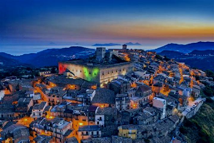 Ava, 31 — Escort in Montalbano Elicona, Italy