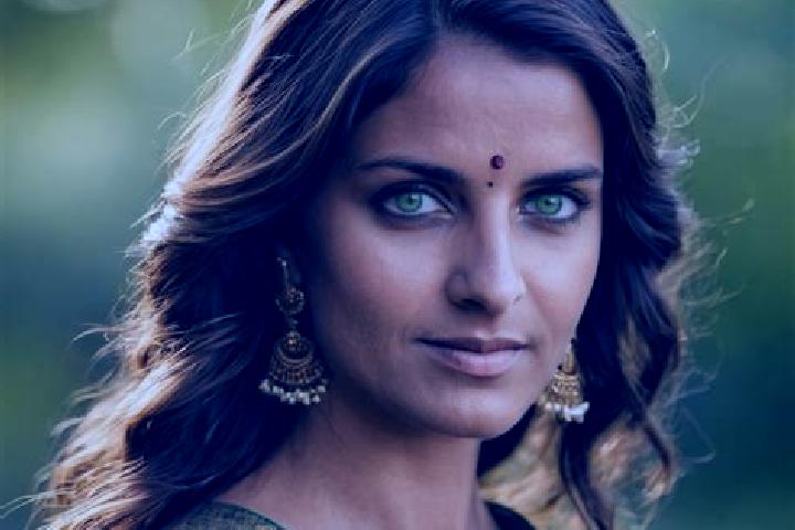 Ava, 32, a brunette green-eyed indian companion based in Cinquefrondi. Offering Prostate Massage, Fetish, 69, Domination. Available for incall and outcall, o...