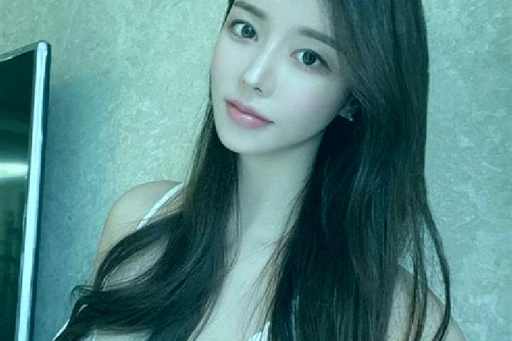 Ava, 32 — Escort in Houxiang, China