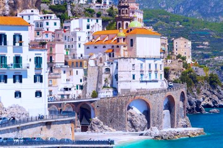 Ava, 33 — Escort in Begliano, Italy