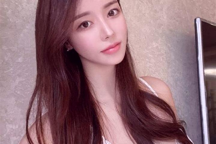 Ava, 33 — Escort in Caohezhang, China