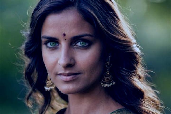 Ava, 34, a brunette green-eyed indian companion based in Konanur. Offering Couples, OWO, Deep French Kissing. Available for incall and outcall, overnight boo...