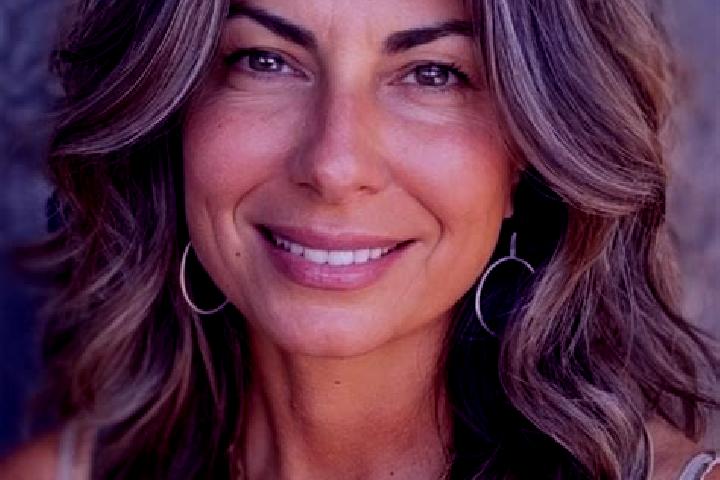 Ava, 34, a brunette grey-eyed mixed companion based in Changbai. Offering Couples, Tantra, 69. Available for incall and outcall, overnight bookings available.