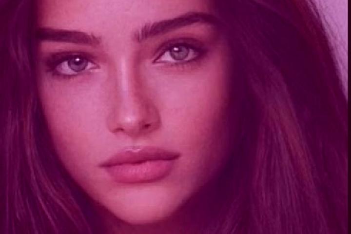 Ava, 34, a chestnut grey-eyed caucasian companion based in Casal Palocco. Offering Erotic Massage, BDSM, Party Girl. Available for incall and outcall, day an...