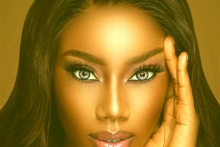 Ava, 34, a red blue-eyed ebony companion based in Sasebo. Offering 69, Roleplay, Tantra. Available for incall and outcall, overnight bookings available.