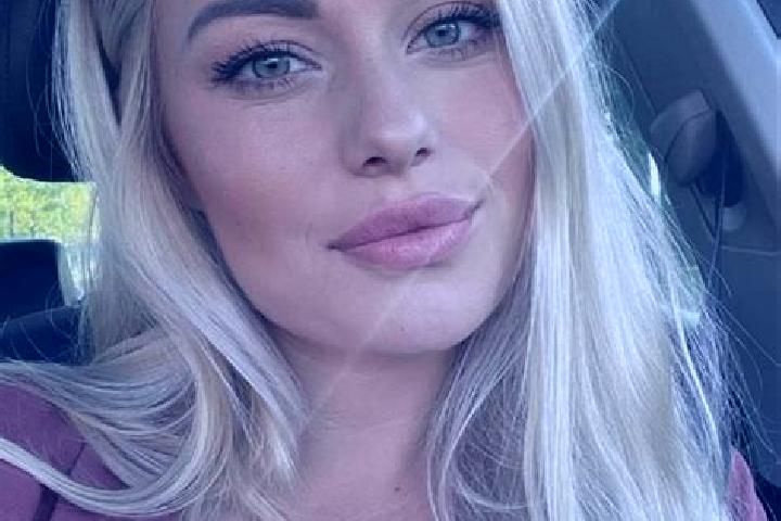 Ava, 35, a blonde hazel-eyed european companion based in Bueil. Offering Roleplay, Erotic Massage, CIM. Available for incall and outcall, day and evening dates.
