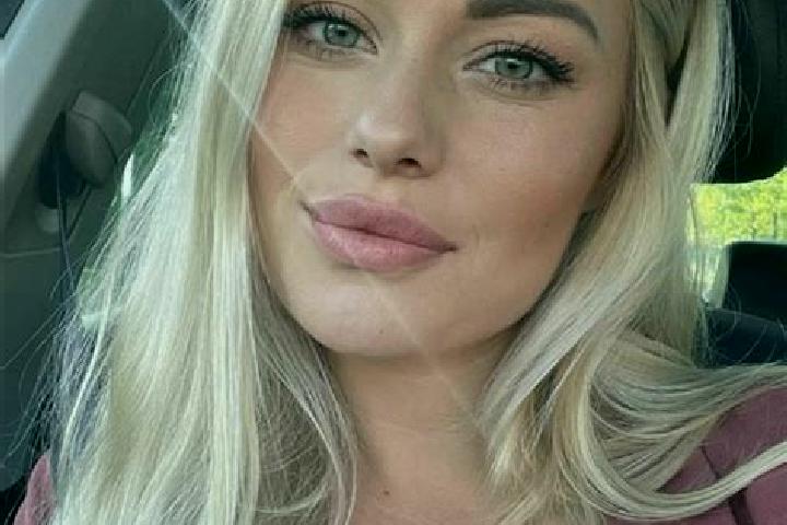Ava, 36, a blonde hazel-eyed slavic companion based in Tortora. Offering Striptease, Dinner Date. Available for incall and outcall, overnight bookings availa...