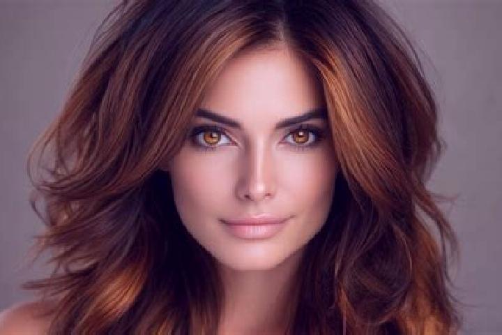 Ava, 36, a brunette hazel-eyed mediterranean companion based in La Curva. Offering 69, CIM, OWO, Striptease. Available for incall and outcall, day and evenin...