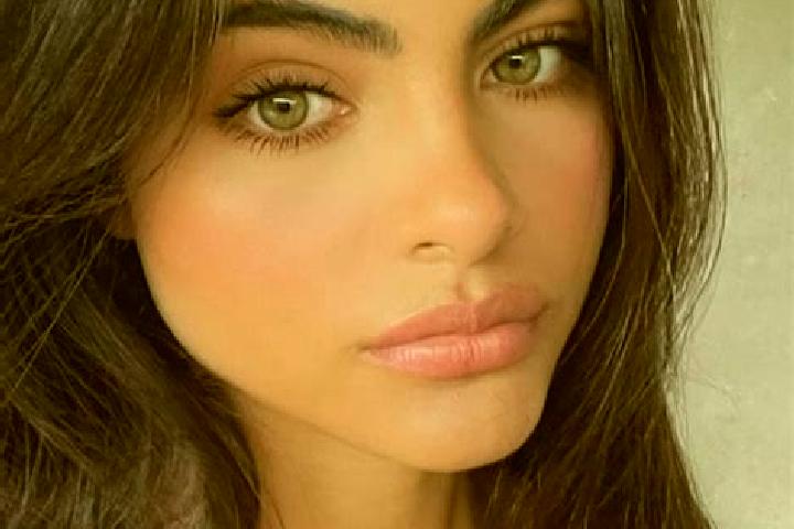 Ava, 36, a red dark-eyed middle eastern companion based in Pinewood. Offering Dinner Date, Prostate Massage, Couples, Duos, OWO. Available for incall and out...