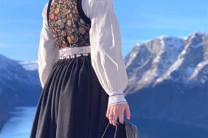 Ava, 37 — Escort in Lenvik, Norway