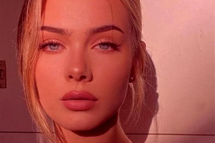Ava, 39, a blonde dark-eyed european companion based in Pakwach. Offering 69, A-Level, Party Girl, Domination, GFE. Available for incall and outcall, overnig...