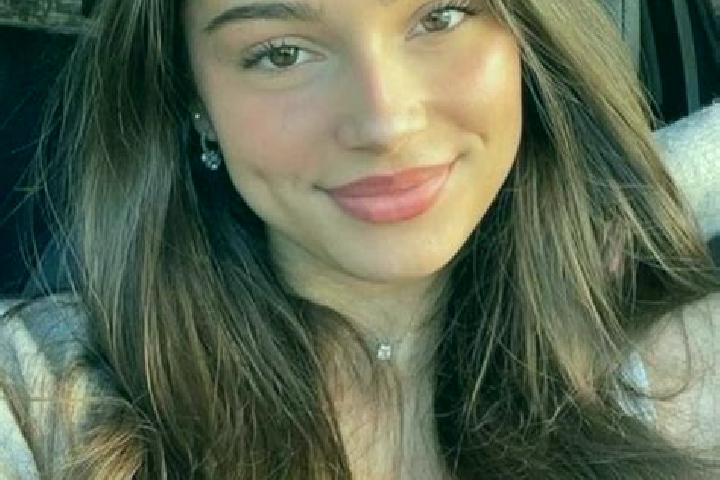 Ava, 39, a brunette hazel-eyed slavic companion based in Erlin. Offering Massage, Travel Companion, Erotic Massage, Fetish. Available for incall and outcall,...