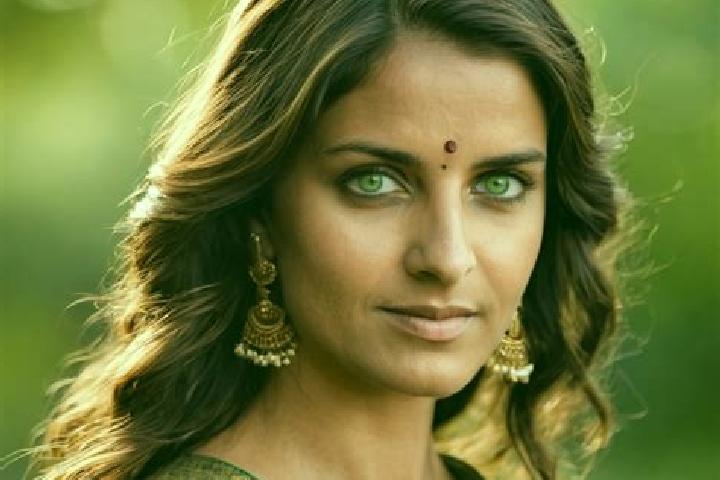 Ava, 39, a chestnut green-eyed indian companion based in Pad Nunok. Offering Couples, BDSM, CIM, Erotic Massage, Striptease. Available for incall and outcall...