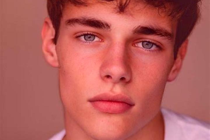 Avery, 20, a black brown-eyed caucasian companion based in Droue-sur-Drouette. Offering Duos, Roleplay, Couples, Prostate Massage, GFE. Available for incall ...
