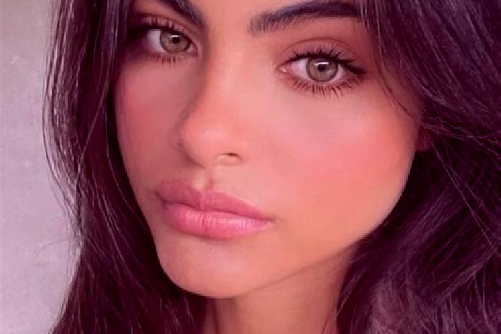 Avery, 20, a black hazel-eyed mixed companion based in Dornum. Offering Tantra, Erotic Massage, Couples, Domination. Available for incall and outcall, overni...