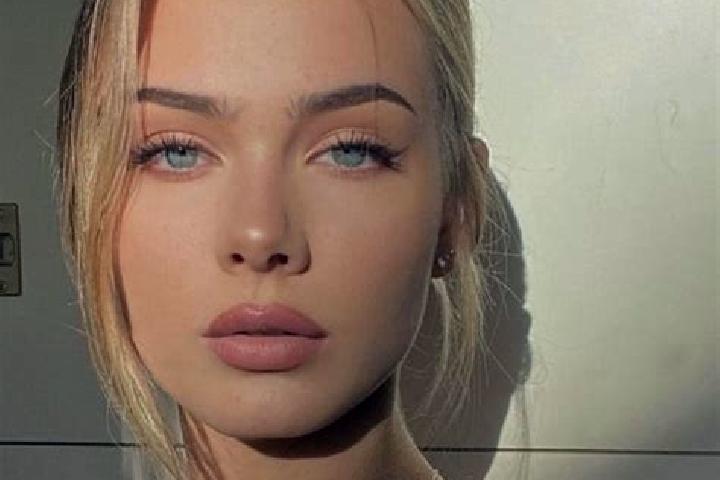 Avery, 20, a red grey-eyed european companion based in El Sabinito. Offering Duos, Dinner Date, Massage. Available for incall and outcall, overnight bookings...