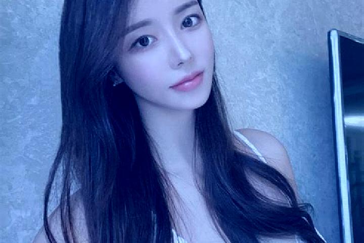 Avery, 20 — Escort in Judian, China