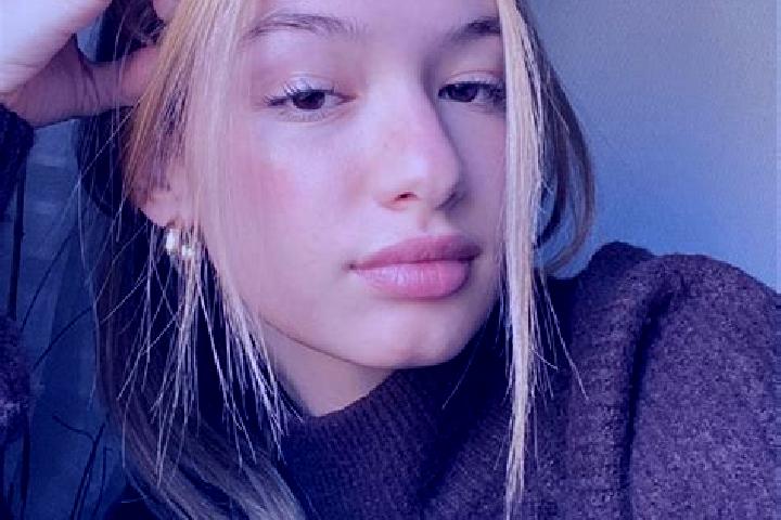 Avery, 21, a blonde brown-eyed asian companion based in De Cocksdorp. Offering Tantra, Domination, GFE. Available for incall and outcall, day and evening dates.