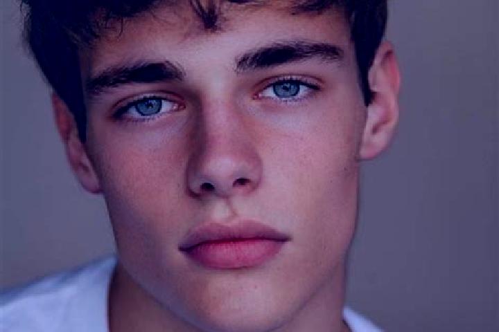 Avery, 21, a red brown-eyed caucasian companion based in Yuncos. Offering 69, Deep French Kissing, Massage. Available for incall and outcall, day and evening...