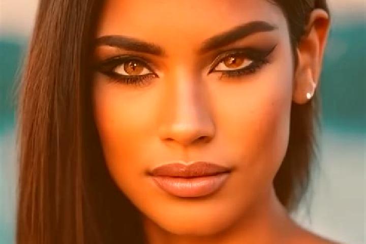 Avery, 21, a red green-eyed latina companion based in Xiayingzi. Offering Girlfriend Experience, OWO, Fetish. Available for incall and outcall, overnight boo...